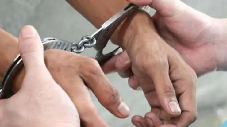 मुंबई के कांदिवली 23 मंजिला इमारत के छज्जे पर स्टंट करने के मामले में तीन गिरफ्तार