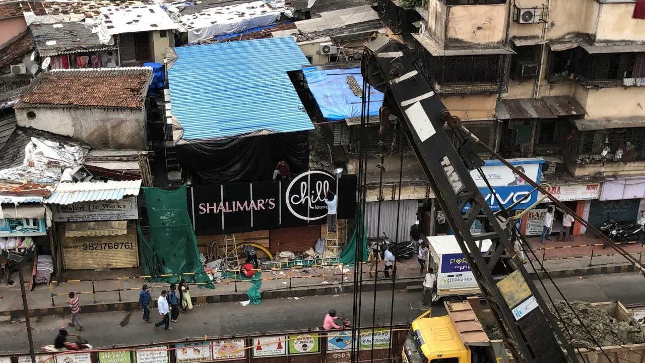 माहिम में मस्जिद के वक्फ संपत्ति पर अवैध निर्माण  हुक्का लाउंज खुलने कि तय्यारी वांजवादी मस्जिद ट्रस्ट मौन
