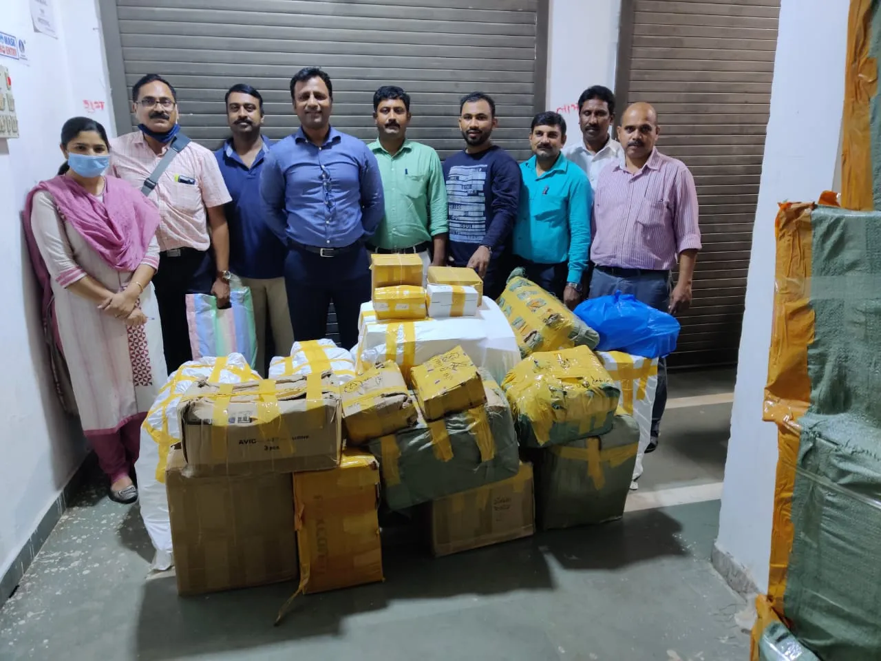 मुंबई पुलिस कि ईओडब्ल्यू ने डुप्लिकेट मोबाइल एक्सेसरीज की दुकान पर रेड करके कॉपीराइट का केस दर्ज किया