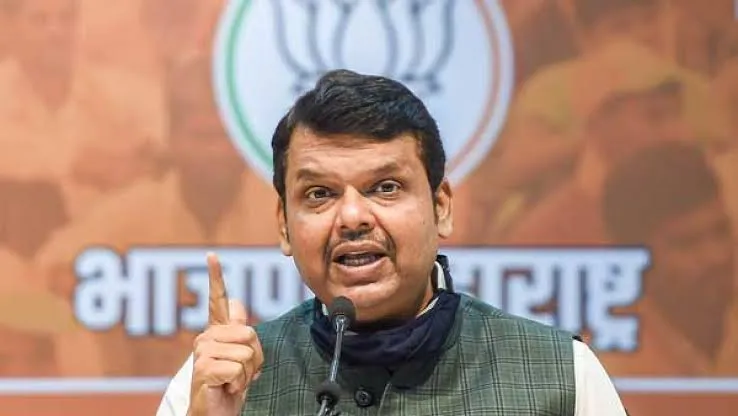 भाजपा नेता देवेंद्र फडणवीस ने एमवीए सरकार और उसके मंत्रियों पर तंज कसते हुए कहा सिर्फ एक मुख्यमंत्री हैं और कई सुपर मुख्यमंत्री हैं