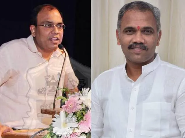 आईएएस संजीव जायसवाल ने आरोप लगाया है कि ठाणे के पूर्व पार्षद संजय घडीगांवकर उन्हें मानसिक रूप से प्रताड़ित कर रहे