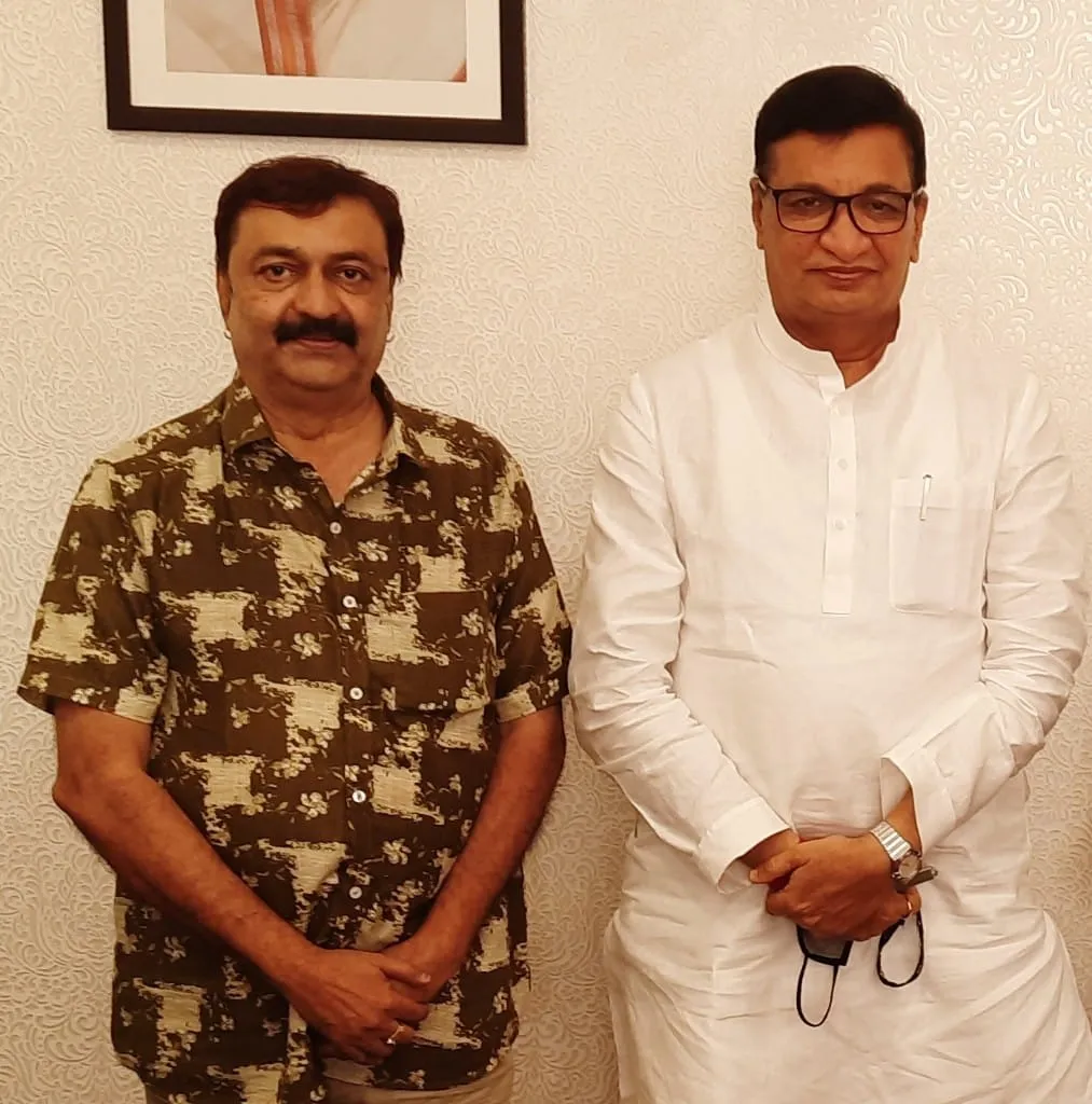 दैनिक रोखठोक लेखनी के सह संपादक पंकज गुप्तेजी और प्रसिद्ध ह्रिदम आर्टिस्ट ने महाराष्ट्र के महसुलमंत्री बाळासाहेब थोरात से की सदिच्छा भेट.