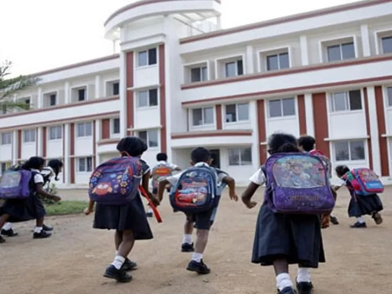 स्कूल खोलने के नियमों में बदलाव, अभिभावकों की लिखित अनुमति जरूरी