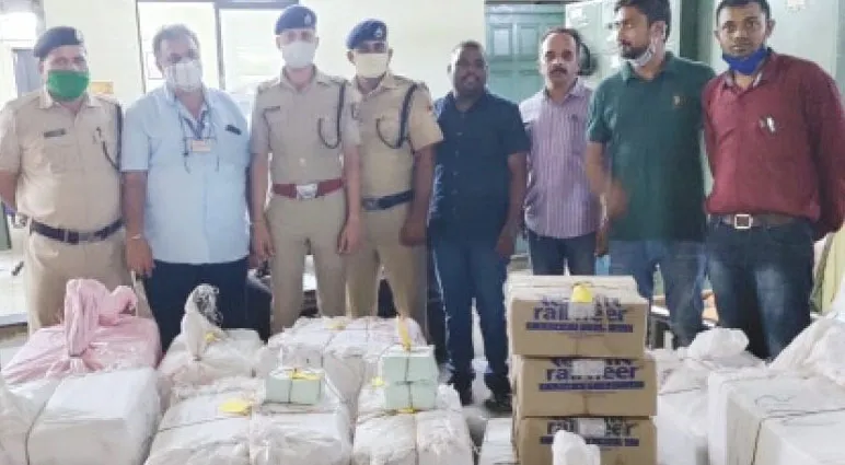 आरपीएफ ने बांद्रा टर्मिनस पर उतरी विदेशी सिगरेट की खेप की जप्त