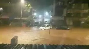 मुंबई फिर बेहाल, भारी बारिश के बीच मिट्टी धंसने से 11 की मौत, 6 से 8 और लोग हो सकते हैं दबे