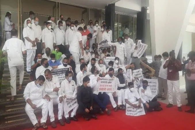 “दुर्व्यवहार” करने के आरोप में भाजपा के 12 विधायक एक साल के लिये विधानसभा से निलंबित
