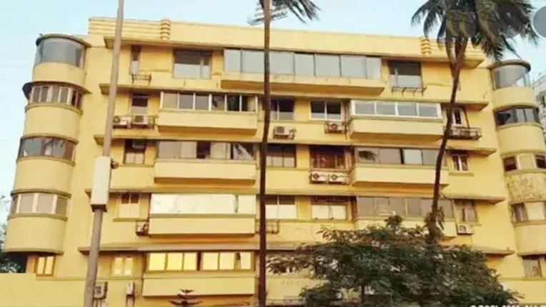 दक्षिण मुंबई के मरीन ड्राइव  में आयकर विभाग ने जब्त की इमारत, बेनामी संपत्ति घोषित थी ‘अल जबरिया कोर्ट’