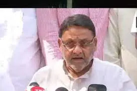 केंद्र से नहीं मिल रही है दवा, मुंबई और महाराष्ट्र में वैक्सीन की किल्लत- वरिष्ठ मंत्री नवाब मलिक