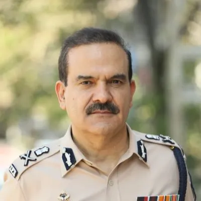 वसूली से जुड़े मामले में फंसे मुंबई पुलिस कमिश्नर परमबीर सिंह की मुश्किल बढ़ी, जारी हुआ लुकआउट नोटिस