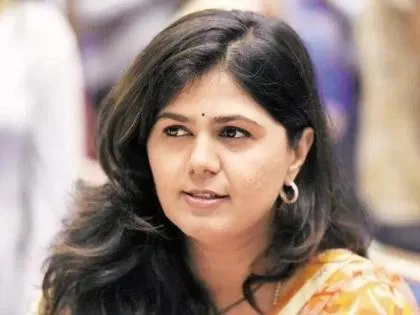 केंद्रीय मंत्री कराड के खिलाफ नारेबाजी से नाराज पूर्व मंत्री पंकजा मुंडे ने कार्यकर्ता को जड़ा थप्पड़