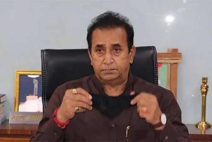 सीबीआई अधिकारी व अनिल देशमुख का वकील गिरफ्तार , वसूली मामले में