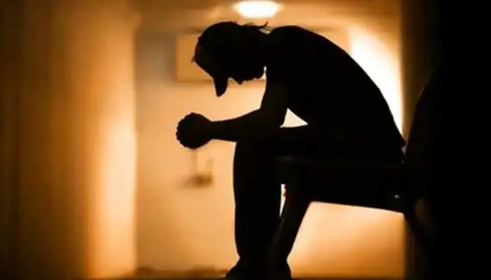 गर्लफ्रेंड का नंबर नहीं दिया तो पुलिस अधिकारी ने 21 साल के युवक के साथ किया घिनौना काम