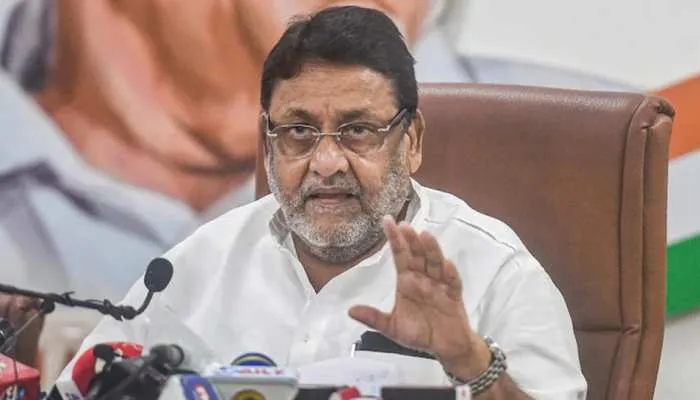 नवाब मलिक ने फोड़ा हाइड्रोजन बम-जाली नोटों का धंधा, दाऊद के करीबी रियाज भाटी से क्या है फडणवीस का कनेक्शन?