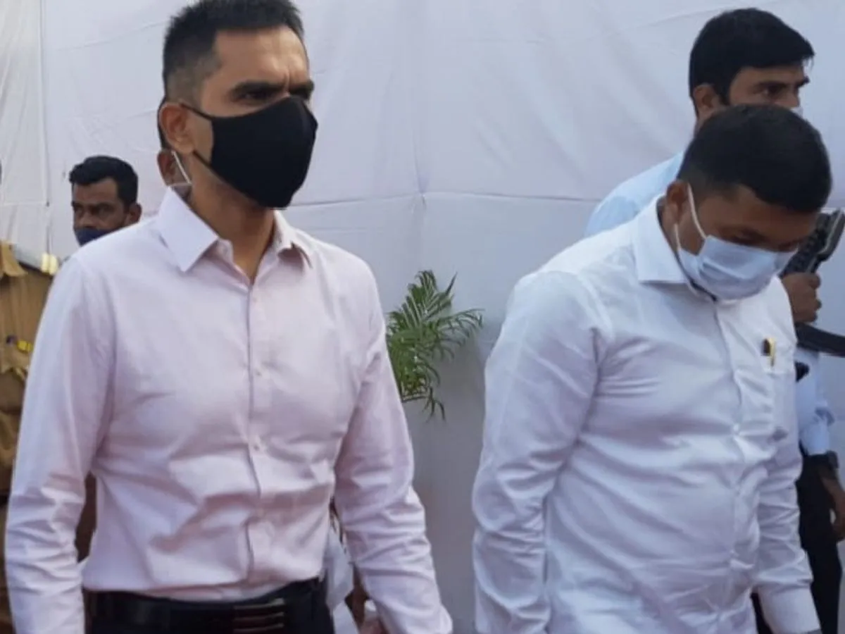 मुंबई में बाबा साहब को श्रद्धांजलि अर्पित करने पहुंचे नारकोटिक्स कंट्रोल ब्यूरो के जोनल डायरेक्टर समीर वानखेड़े का दलित संगठनों ने किया विरोध