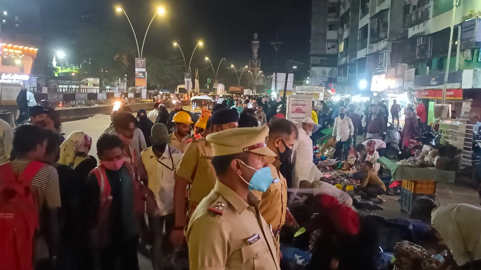 मुंब्रा पुलिस और मनपा द्वारा हुई हॉकर्स पर कार्यवाही
