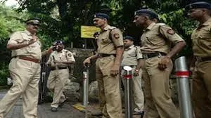 ठाणे में पुलिस पर हमला करने के मामले में तीन लोगों को चार साल की कैद