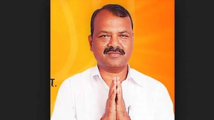 पालघर कोर्ट ने शिवसेना सांसद राजेंद्र गावित को चेक बाउंसिंग से जुड़े मामले में एक साल के कारावास और उन्हें एक करोड़ 75 लाख रुपए मुआवजे के रुप मे भुगतान करने का निर्देश