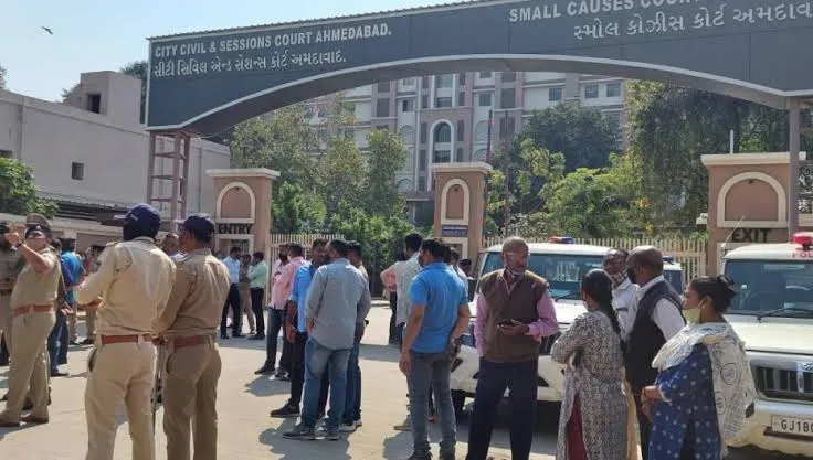 अहमदाबाद सीरियल ब्लास्ट मामले कोर्ट ने 49 में से 38 दोषियों को फांसी की सजा सुनाई, 11 को आजीवन कारावास