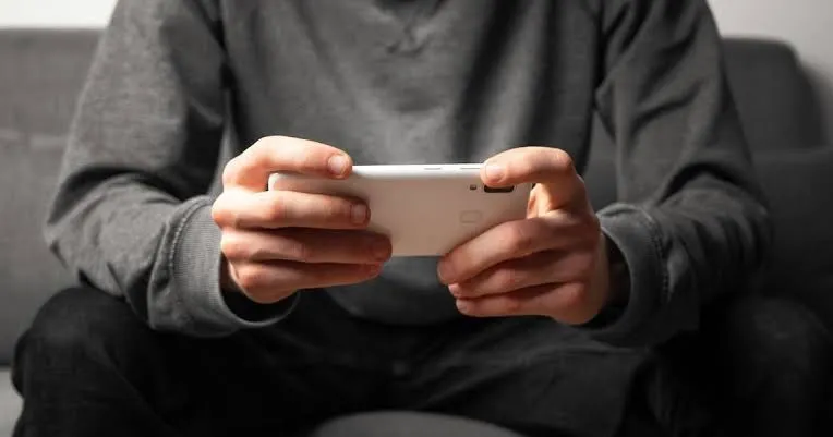 मुंबई में एक 14 साल के छात्र ने मोबाइल गेम के चक्कर में आकर की आत्महत्या