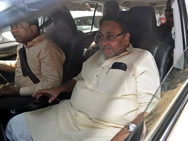 मनी लॉन्ड्रिंग मामले में गिरफ्तार नवाब मलिक को पेट में दर्द की समस्या के बाद अस्पताल में भर्ती