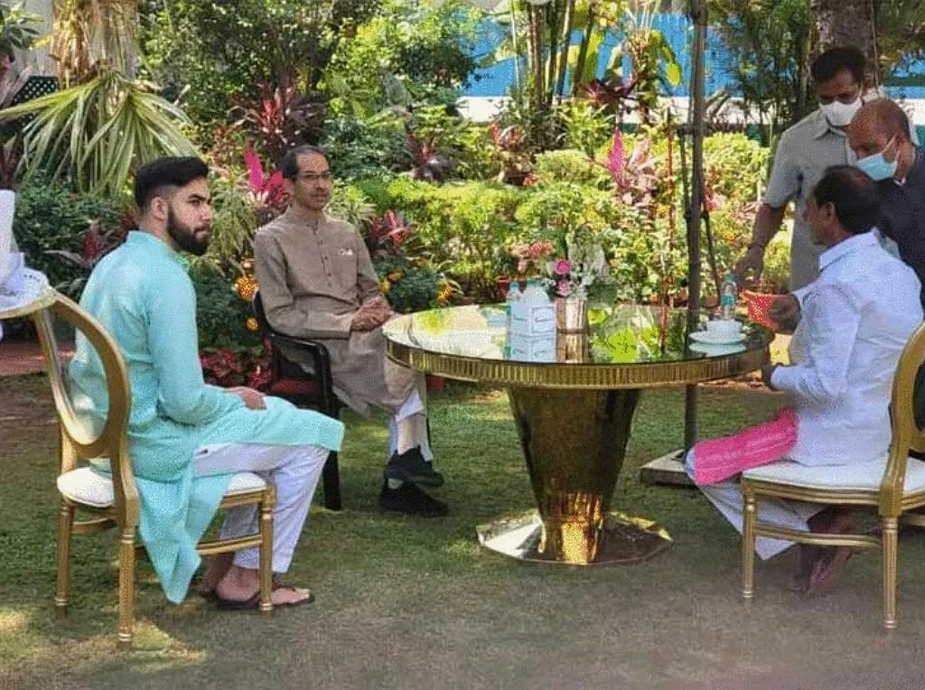 तेलंगाना के मुख्यमंत्री चंद्र सहगर राव ने मुख्यमंत्री उद्धव ठाकरे से मुलाकात की