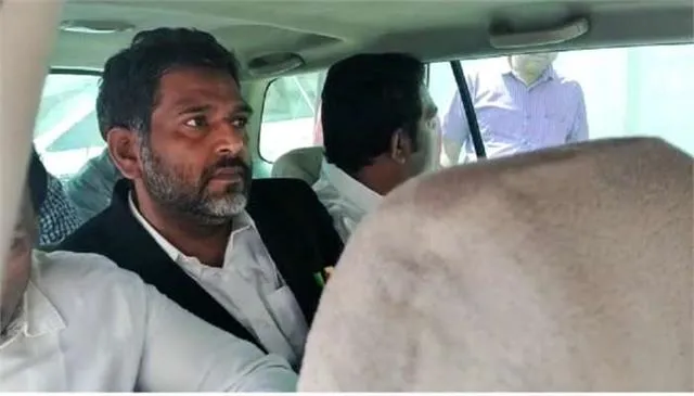 वकील सतीश उके के आवास पर ईडी का छापा, बीते कुछ वर्षों में फडणवीस के खिलाफ दायर की थी कई याचिकाएं…
