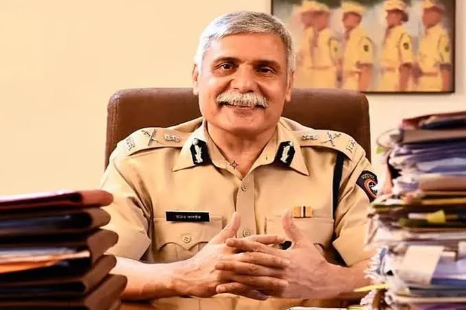 पुलिस आयुक्त संजय पांडे ने वाहनों की टोइंग रोकने पर चर्चा की