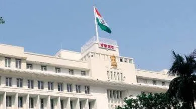 पुणे के पुलिस अधीक्षक के खिलाफ कार्रवाई की मांग को लेकर भाजपा का महाराष्ट्र विधानपरिषद में हंगामा