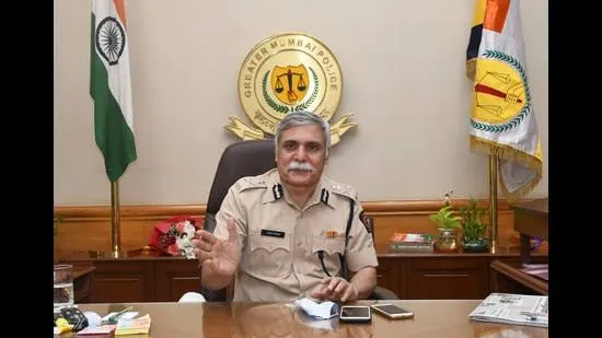 मुंबई पुलिस कमिश्नर संजय पांडे से केंद्रीय जांच एजेंसी सीबीआई ने अनिल देशमुख मामले में 6 घंटे तक पूछताछ की
