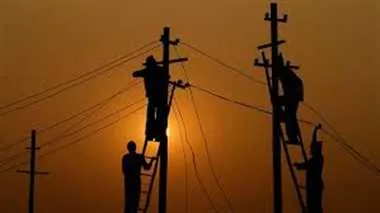 मुंबई और आसपास के उपनगरों के कई इलाकों में बिजली गुल
