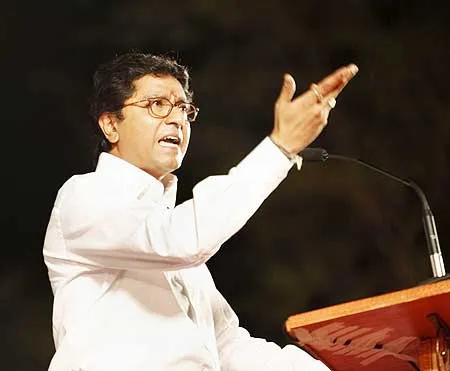राज ठाकरे के खिलाफ  जनसभा के दौरान तलवार लहराने के आरोप में मामला दर्ज