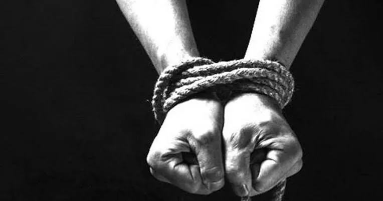 ठाणे जिले के कल्याण का रहने वाला एक नाविक यमन में बंधक बनाया गया  घर लौटा
