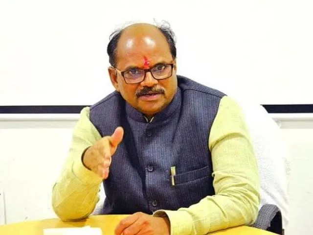 भाजपा नेता और पूर्व मंत्री अनिल बोंडे को 2016 में  अधिकारी पर हमला करने के मामले में तीन महीने र्कैद की सजा