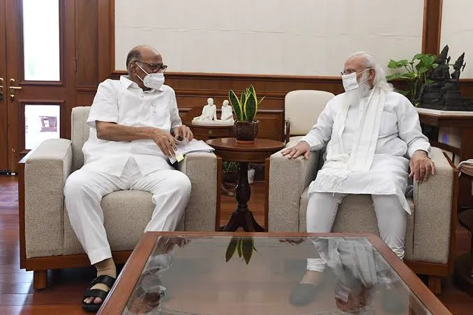 संसद में PM मोदी से मिले NCP चीफ शरद पवार. दोनों नेताओं के बीच करीब 20 मिनच तक मुलाकात हुई.