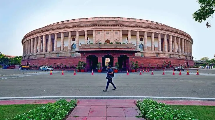 एक्शन में लोकसभा सचिवालय, जेल में बंद नवनीत राणा की लोकसभा अध्यक्ष को चिट्ठी