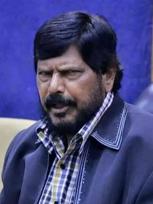 शरद पवार जातिवादी नहीं  रामदास आठवले ने राज ठाकरे के बयान को गलत करार दिया