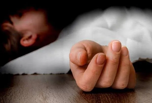 वसई  में लोहे का गेट गिरने से चार वर्षीय बच्ची की मौत