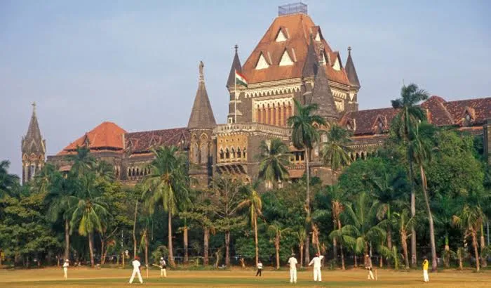 अवैध होर्डिंग तथा बैनर के खिलाफ बंबई उच्च न्यायालय ने   उठाए कदमों पर मांगी रिपोर्ट