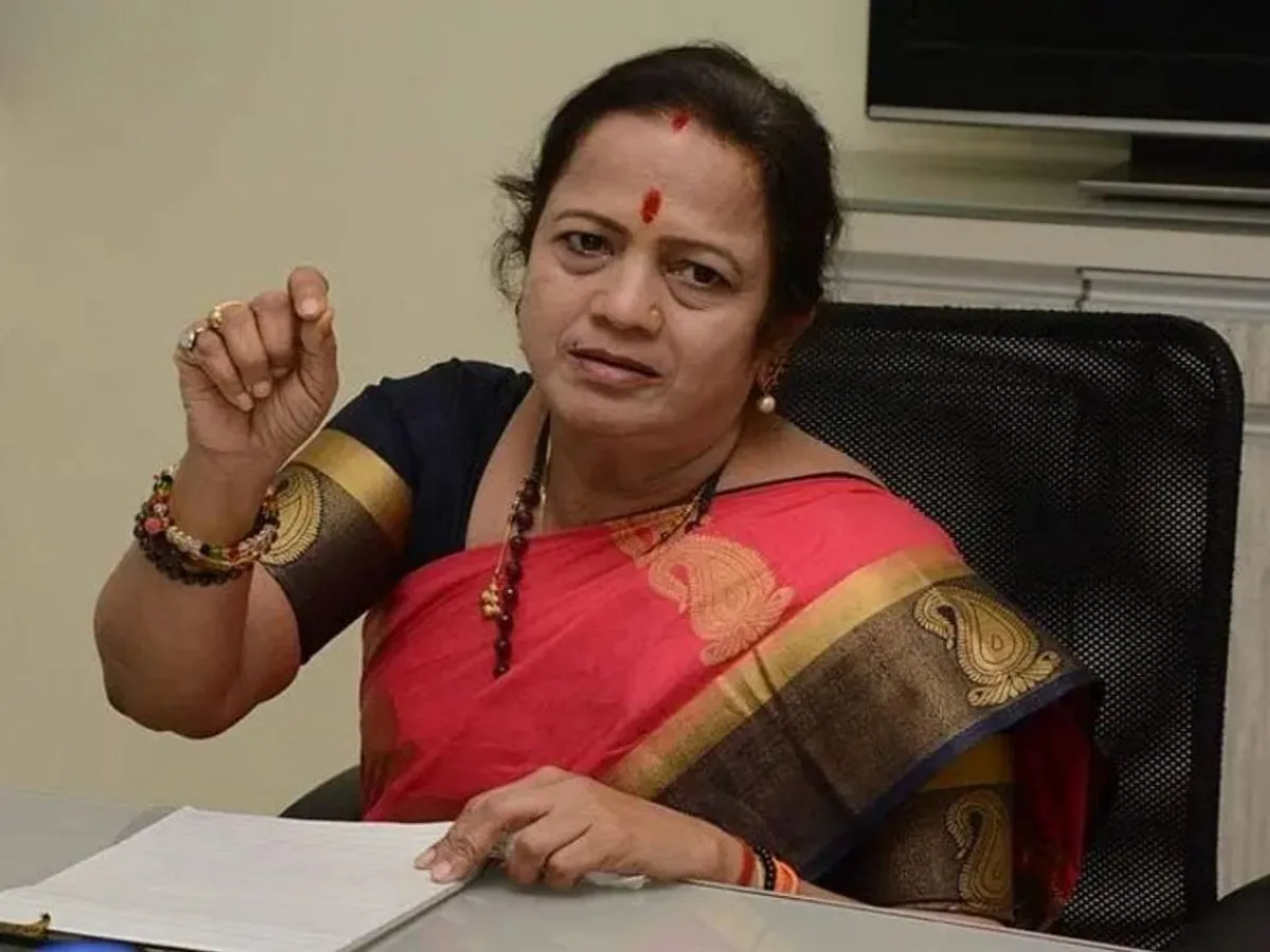 भाजपा नेता गिरीश महाजन को दृष्टान्त देते समय पशु-पक्षियों का अध्ययन करना चाहिए- किशोरी पेडनेकर