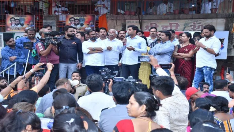 शिवसेना के 800 पदाधिकारियों ने बागी मंत्री एकनाथ शिंदे के समर्थन में दिया इस्तीफा!
