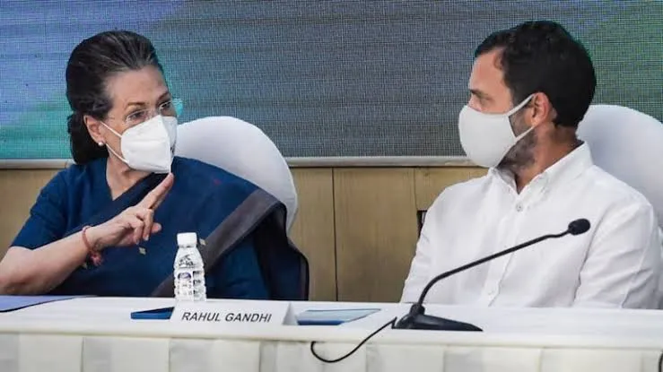 नेशनल हेराल्ड केस में सोनिया गांधी और राहुल गांधी को ED ने नोटिस भेजा