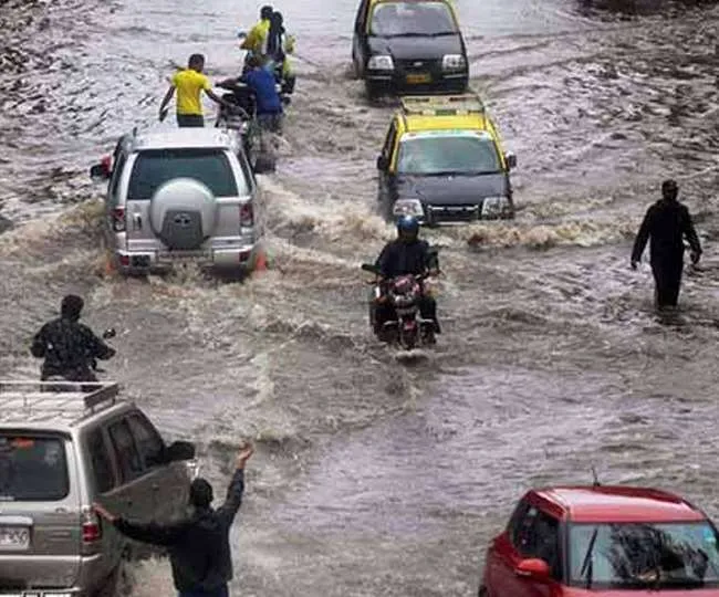 महाराष्ट्र में अगले चार दिन तक भारी बारिश…ठाणे, पालघर, रायगढ़, सिंधुदुर्ग, रत्नागिरी और कोल्हापुर में बाढ़ का खतरा!