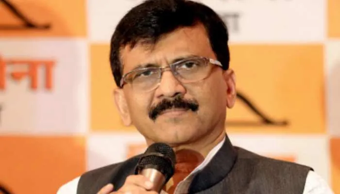 मेधा सोमैया द्वारा दायर मानहानि शिकायत के संबंध में मुंबई की अदालत ने संजय राउत को पेश होने को दिया निर्देश,