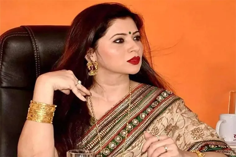 शिवसेना नेता दीपाली सैयद की मांग...उद्धव ठाकरे की तरह राउत को एकनाथ शिंदे का इंटरव्यू लेना चाहिए