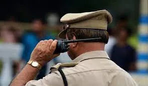 वर्ली इलाके में 23 साल के युवक ने कुल्हाड़ी से पुलिसवाले पर किया जानलेवा हमला...