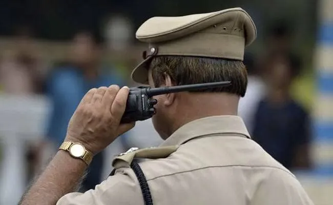 ठाणे में सात मंजिला इमारत की लिफ्ट में फंसने के बाद सात लोगों को बचा लिया गया
