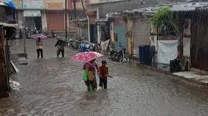 पानी-पानी हुआ पालघर जिले सहित वसई-विरार…बस-ऑटो बंद रहने और ट्रेनें लेट