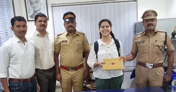 दिंडोशी पुलिस की टीम ने मात्र 24 घंटे के भीतर ही ब्राजीलियन छात्रा का चोरी किया हुआ सारा सामान बरामद कर लौटाया