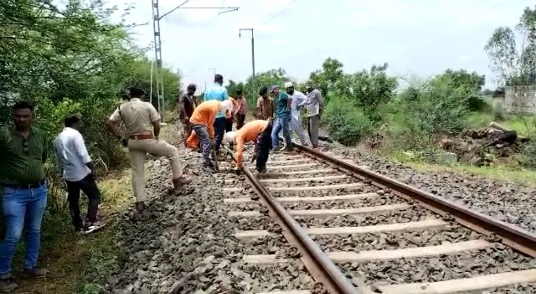 अमरावती शहर से 10 किमी दूर वलगांव रेलवे गेट पर हादसा