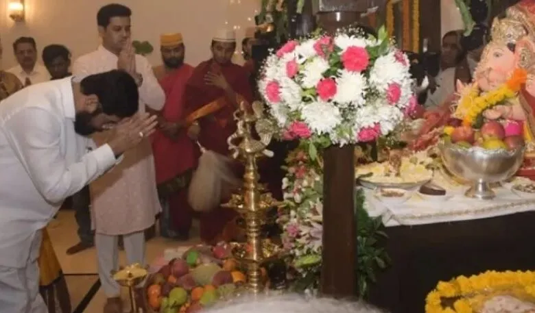 महाराष्ट्र के मुख्यमंत्री एकनाथ शिंदे ने अपने सरकारी आवास पर भगवान गणेश का किया स्वागत...